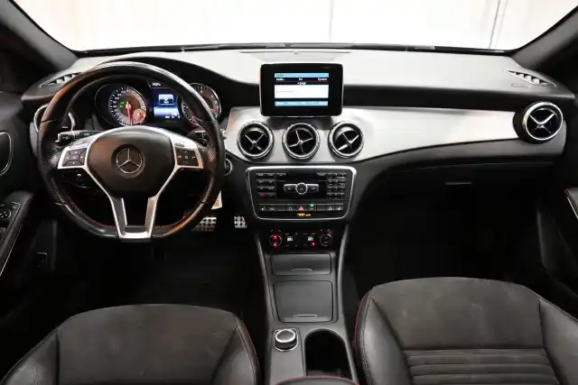 Ruskea Maastoauto, Mercedes-Benz GLA – XVO-755