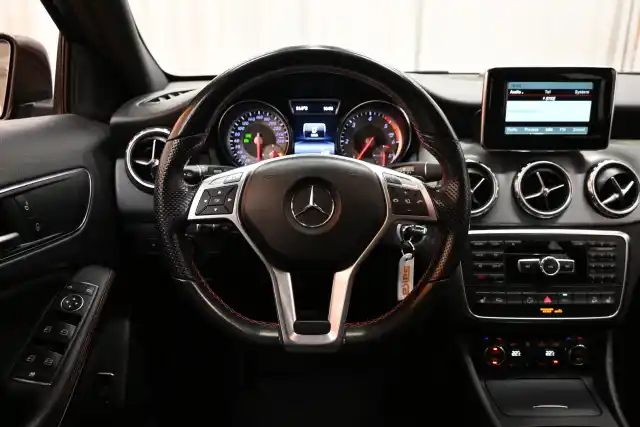 Ruskea Maastoauto, Mercedes-Benz GLA – XVO-755