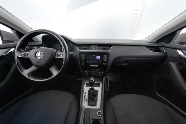 Ruskea (beige) Farmari, Skoda Octavia – XVP-703