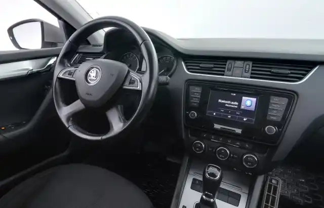 Ruskea (beige) Farmari, Skoda Octavia – XVP-703