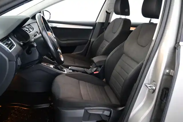 Ruskea (beige) Farmari, Skoda Octavia – XVP-703