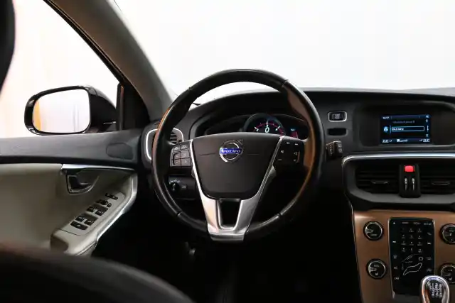 Harmaa Viistoperä, Volvo V40 Cross Country – XVR-275