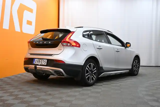 Harmaa Viistoperä, Volvo V40 Cross Country – XVR-275