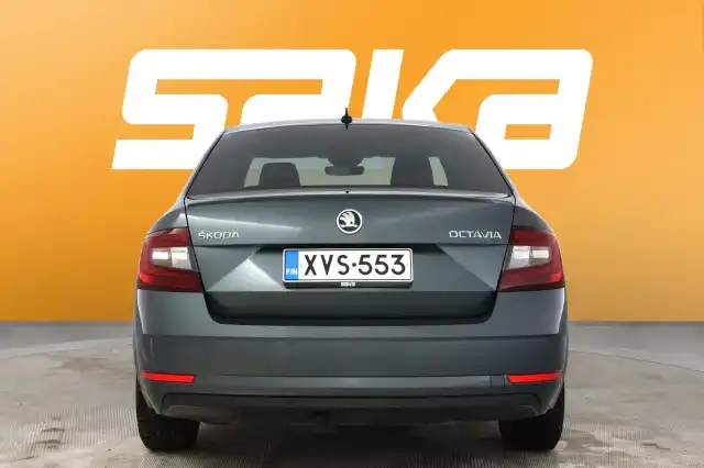 Harmaa Viistoperä, Skoda Octavia – XVS-553