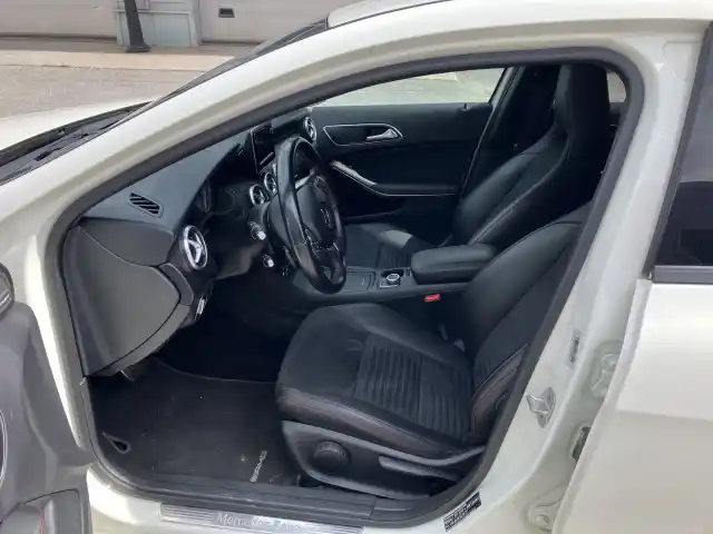 Valkoinen Viistoperä, Mercedes-Benz A – XVT-170