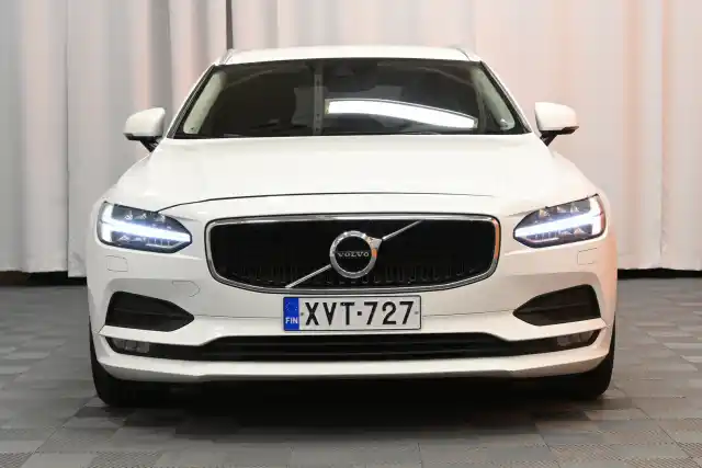 Valkoinen Farmari, Volvo V90 – XVT-727