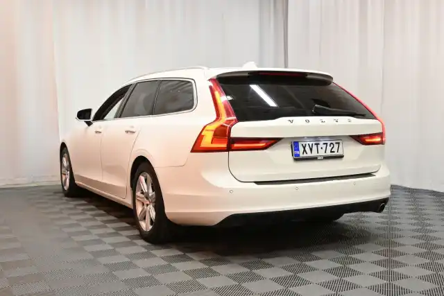 Valkoinen Farmari, Volvo V90 – XVT-727