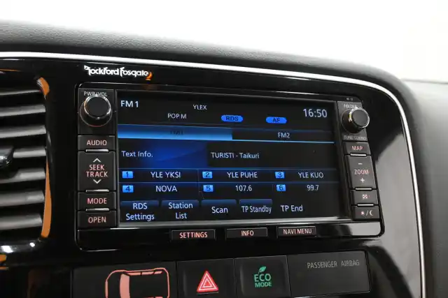 Vihreä Maastoauto, Mitsubishi Outlander – XVT-732