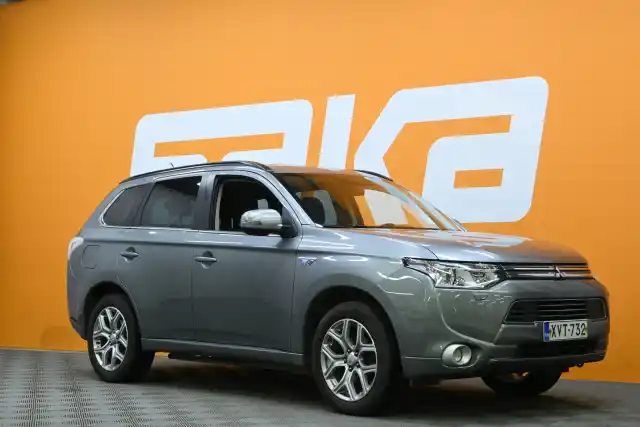 Vihreä Maastoauto, Mitsubishi Outlander – XVT-732