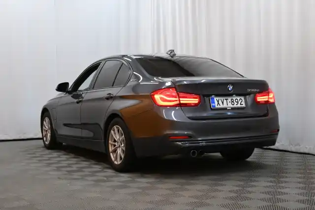 Harmaa Sedan, BMW 330 – XVT-892