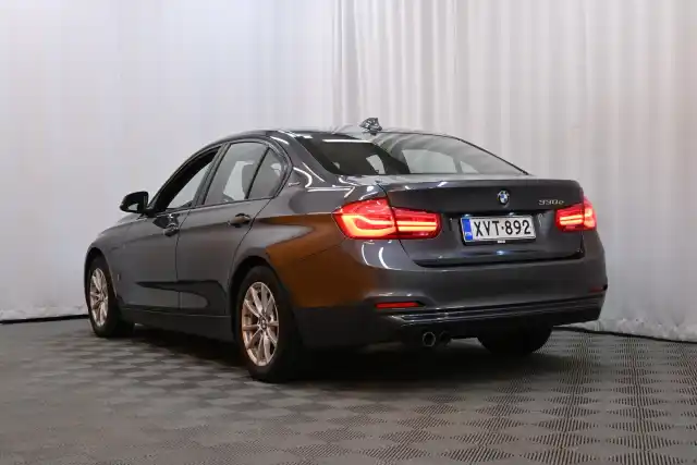 Harmaa Sedan, BMW 330 – XVT-892