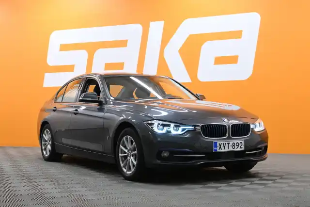 Harmaa Sedan, BMW 330 – XVT-892