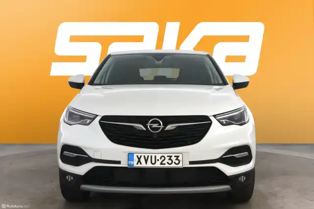 Valkoinen Maastoauto, Opel Grandland X – XVU-233