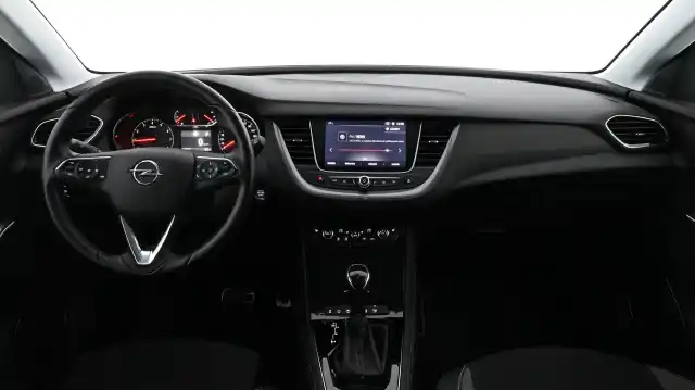 Valkoinen Maastoauto, Opel Grandland X – XVU-233