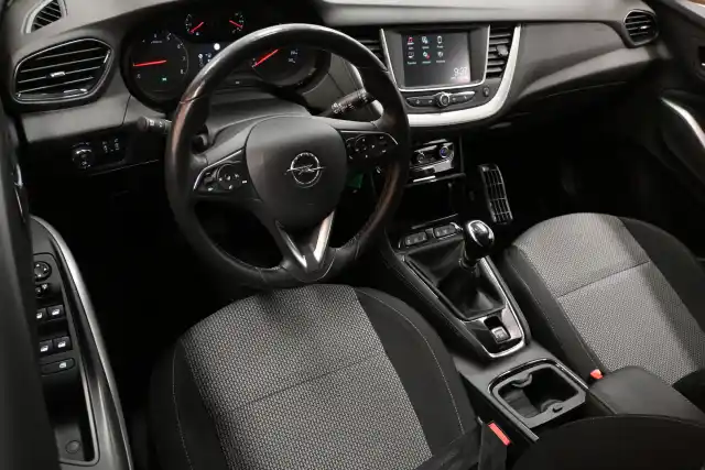 Harmaa Maastoauto, Opel Grandland X – XVU-566