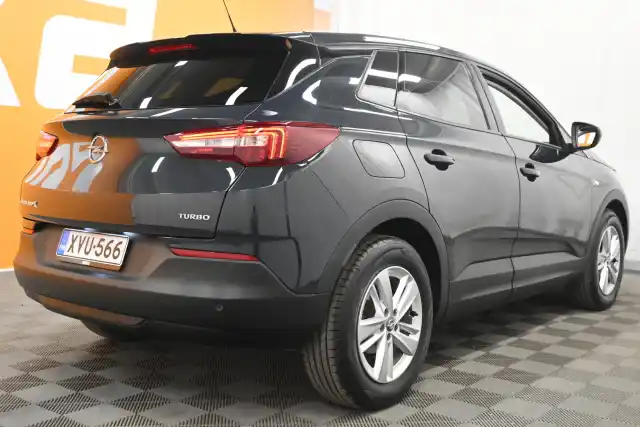 Harmaa Maastoauto, Opel Grandland X – XVU-566