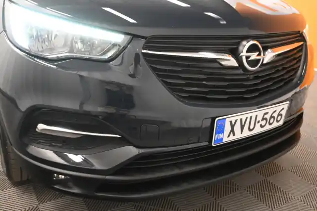 Harmaa Maastoauto, Opel Grandland X – XVU-566