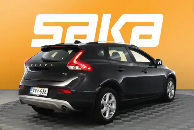 Musta Viistoperä, Volvo V40 Cross Country – XVV-636