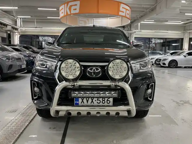 Musta Avolava, Toyota Hilux – XVX-586