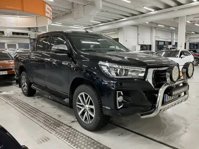 Musta Avolava, Toyota Hilux – XVX-586