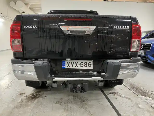 Musta Avolava, Toyota Hilux – XVX-586