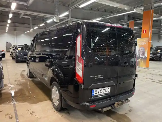 Musta Pakettiauto, Ford Transit Custom – XVX-700