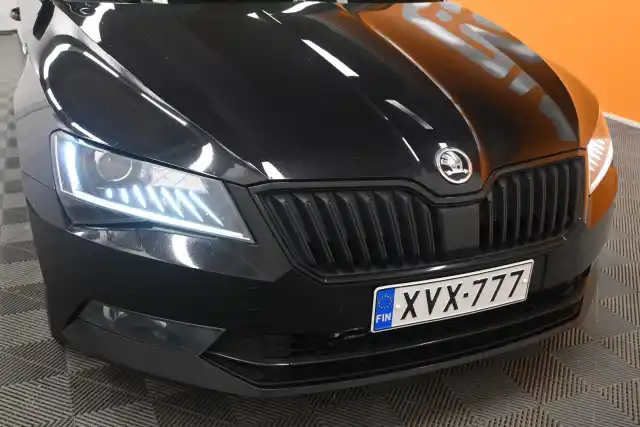 Musta Sedan, Skoda Superb – XVX-777