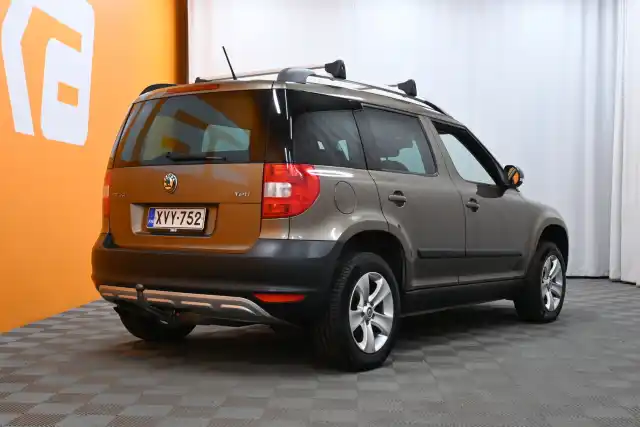 Ruskea Maastoauto, Skoda Yeti – XVY-752