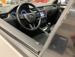 Valkoinen Viistoperä, Skoda Octavia – XXA-165, kuva 4
