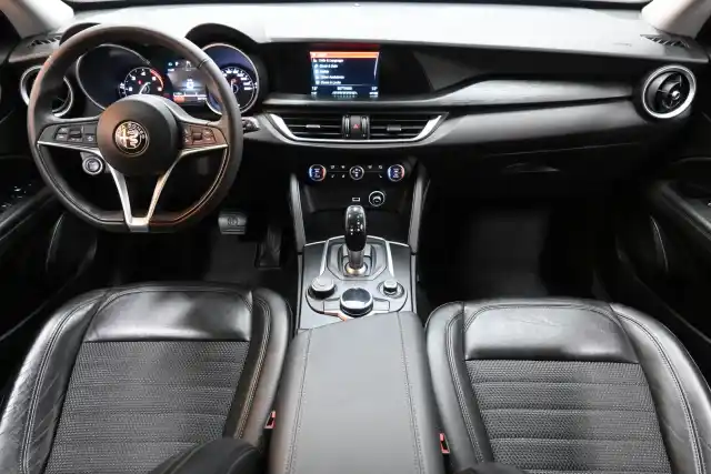 Harmaa Farmari, Alfa Romeo Stelvio – XXA-975