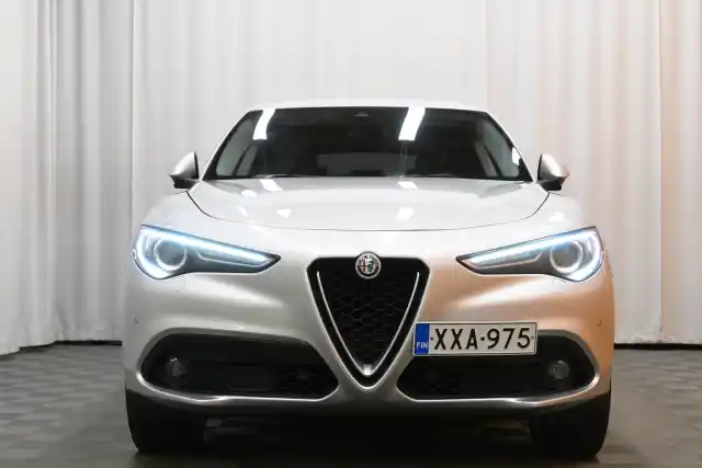 Harmaa Farmari, Alfa Romeo Stelvio – XXA-975