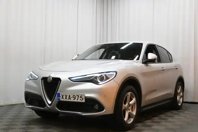 Harmaa Farmari, Alfa Romeo Stelvio – XXA-975