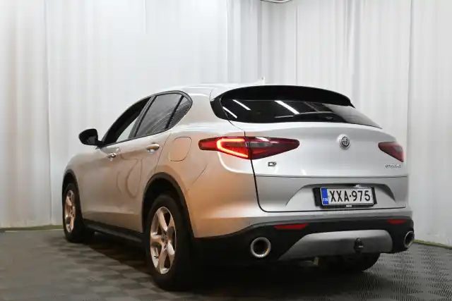 Harmaa Farmari, Alfa Romeo Stelvio – XXA-975