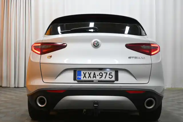 Harmaa Farmari, Alfa Romeo Stelvio – XXA-975