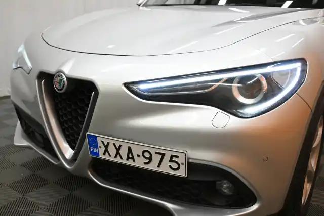 Harmaa Farmari, Alfa Romeo Stelvio – XXA-975