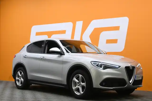 Harmaa Farmari, Alfa Romeo Stelvio – XXA-975