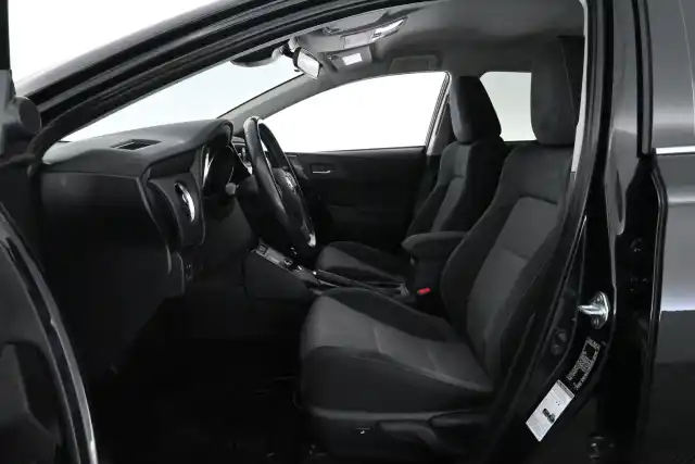 Musta Farmari, Toyota Auris – XXC-253