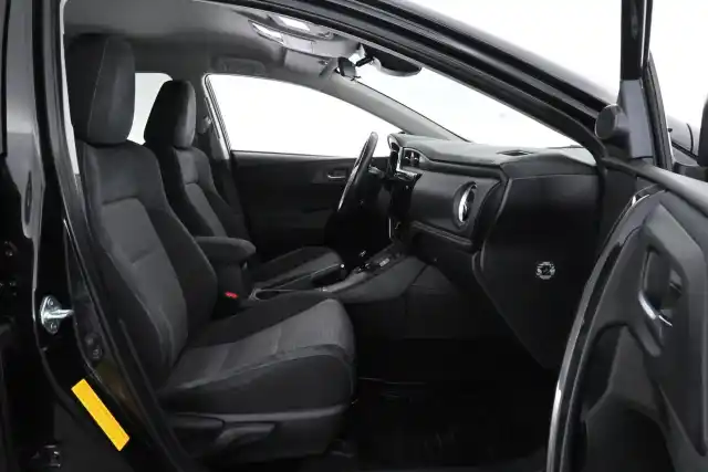 Musta Farmari, Toyota Auris – XXC-253
