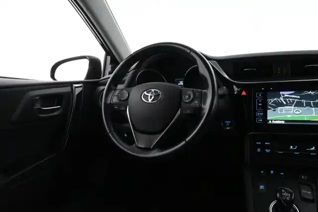 Musta Farmari, Toyota Auris – XXC-253