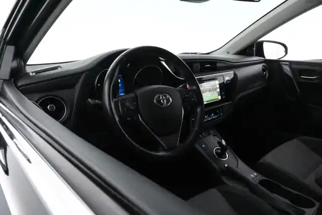 Musta Farmari, Toyota Auris – XXC-253
