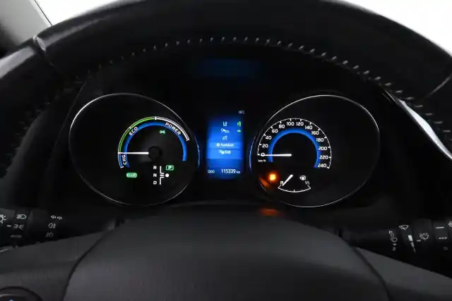Musta Farmari, Toyota Auris – XXC-253