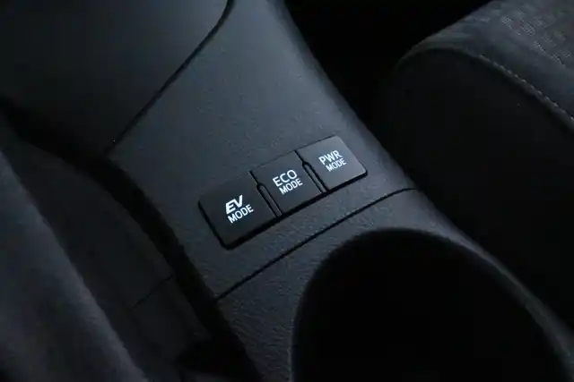 Musta Farmari, Toyota Auris – XXC-253