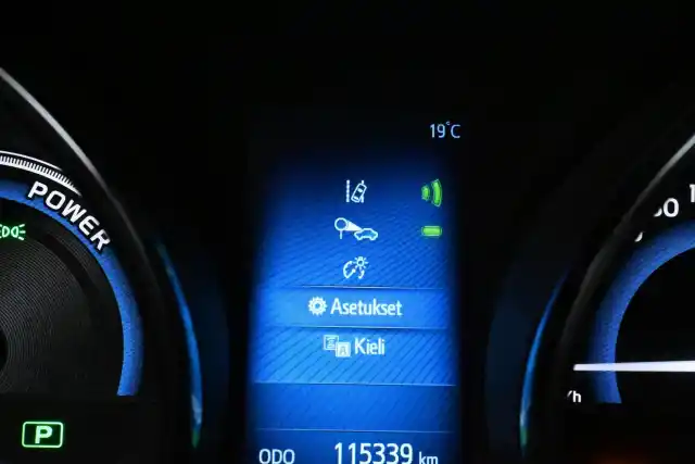 Musta Farmari, Toyota Auris – XXC-253