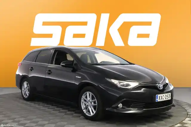 Musta Farmari, Toyota Auris – XXC-253