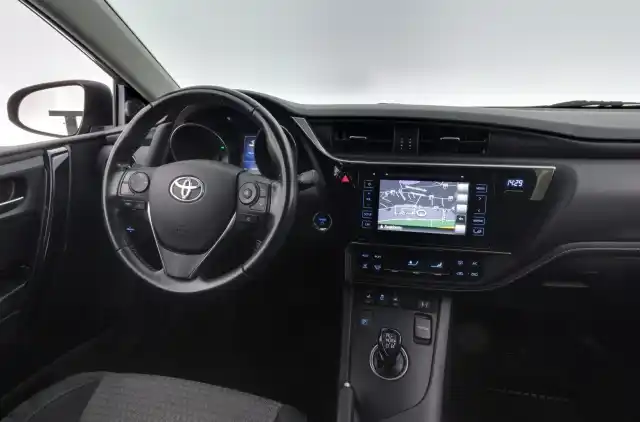 Musta Farmari, Toyota Auris – XXC-253