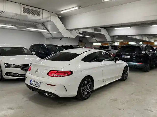 Valkoinen Coupe, Mercedes-Benz C – XXC-334