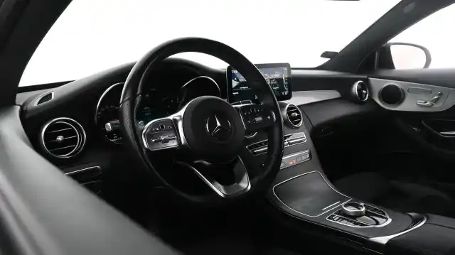 Valkoinen Coupe, Mercedes-Benz C – XXC-334