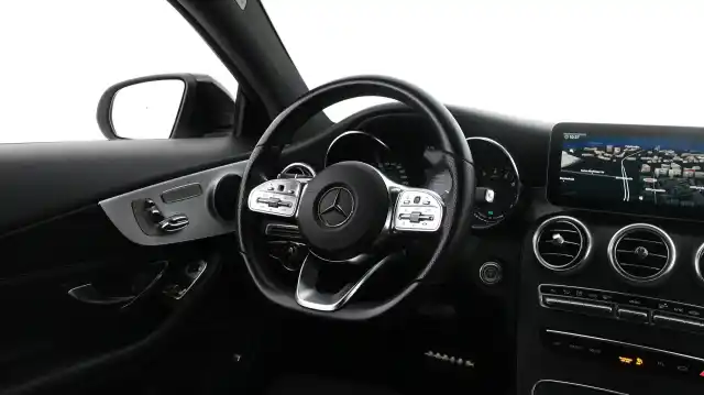 Valkoinen Coupe, Mercedes-Benz C – XXC-334