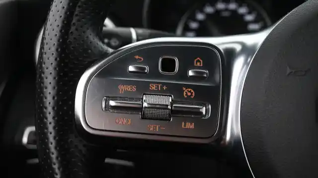 Valkoinen Coupe, Mercedes-Benz C – XXC-334