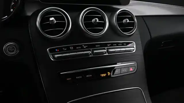 Valkoinen Coupe, Mercedes-Benz C – XXC-334